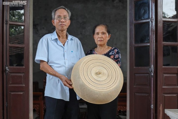 Cận cảnh lồng bàn đắt nhất Việt Nam, giá 30 triệu đồng/chiếc - Ảnh 1.