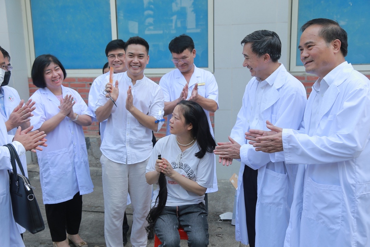Thứ trưởng Trần Văn Thuấn: "Phát triển công tác xã hội trong ngành y tế giúp nâng cao công tác bảo vệ, chăm sóc sức khỏe nhân dân" - Ảnh 4.