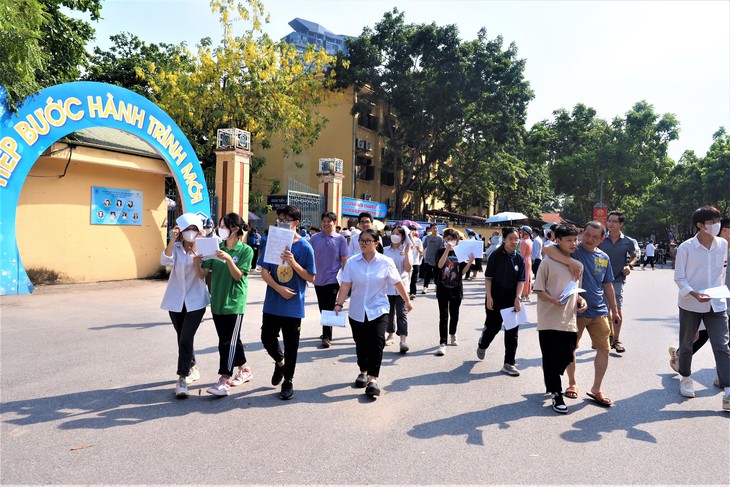 Nơi nào sẽ rộng cửa đón học sinh không có suất vào lớp 10 THPT công lập? - Ảnh 2.