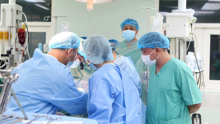 Chạy đua cùng thời gian để "trái tim" đập trong lồng ngực người bệnh - Ảnh 4.