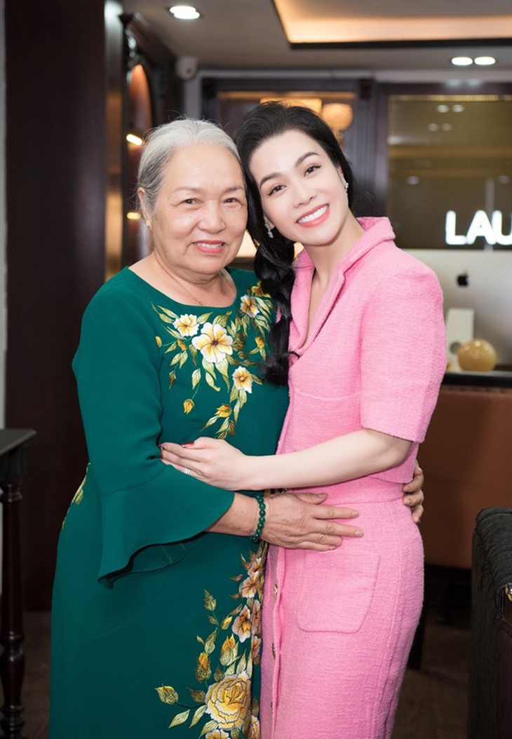 Chân dung người phụ nữ làm 'chỗ dựa' của Nhật Kim Anh sau những biến cố đời tư - Ảnh 3.