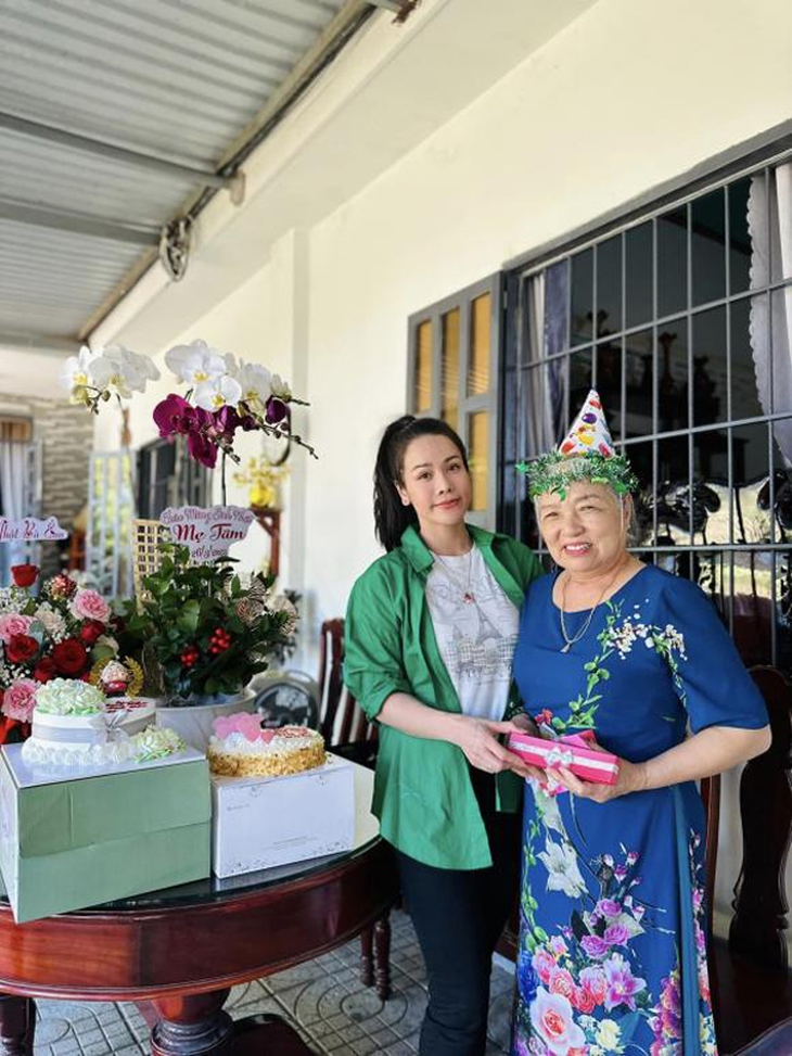 Chân dung người phụ nữ làm 'chỗ dựa' của Nhật Kim Anh sau những biến cố đời tư - Ảnh 8.