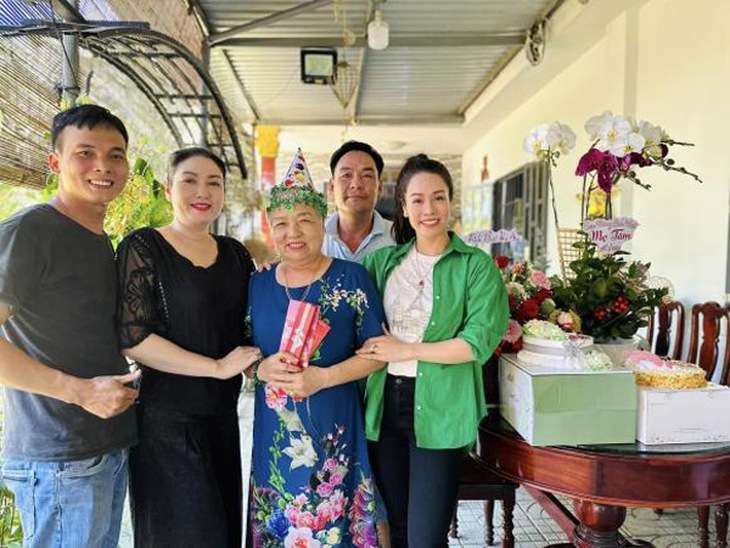 Chân dung người phụ nữ làm 'chỗ dựa' của Nhật Kim Anh sau những biến cố đời tư - Ảnh 9.
