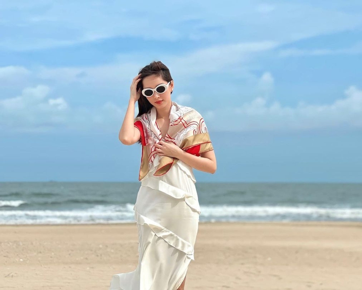 Đặng Thu Thảo - người đẹp hiếm có của showbiz - đi biển không khoe body vẫn khiến fan trầm trồ - Ảnh 2. Đặng Thu Thảo - người đẹp hiếm có của showbiz - đi biển không khoe body vẫn khiến fan trầm trồ - Ảnh 2.