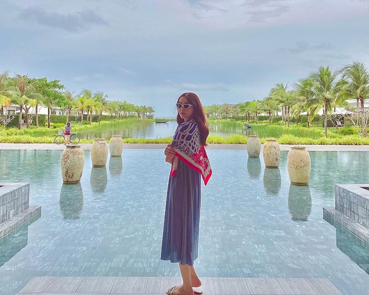 Đặng Thu Thảo - người đẹp hiếm có của showbiz - đi biển không khoe body vẫn khiến fan trầm trồ - Ảnh 4. Đặng Thu Thảo - người đẹp hiếm có của showbiz - đi biển không khoe body vẫn khiến fan trầm trồ - Ảnh 4.