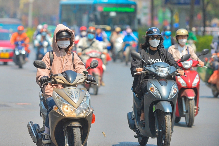 Nắng nóng kéo dài hết tuần sau, từ nay đến cuối tháng 7 thời tiết sẽ có nhiều biến động lớn - Ảnh 2. Nắng nóng kéo dài hết tuần sau, từ nay đến cuối tháng 7 thời tiết sẽ có nhiều biến động lớn - Ảnh 2.