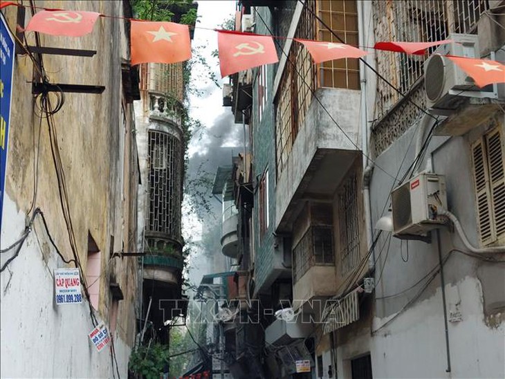 Mở lối thoát hiểm thứ 2 - mở đường sống trong vụ cháy nhà ống - Ảnh 2.