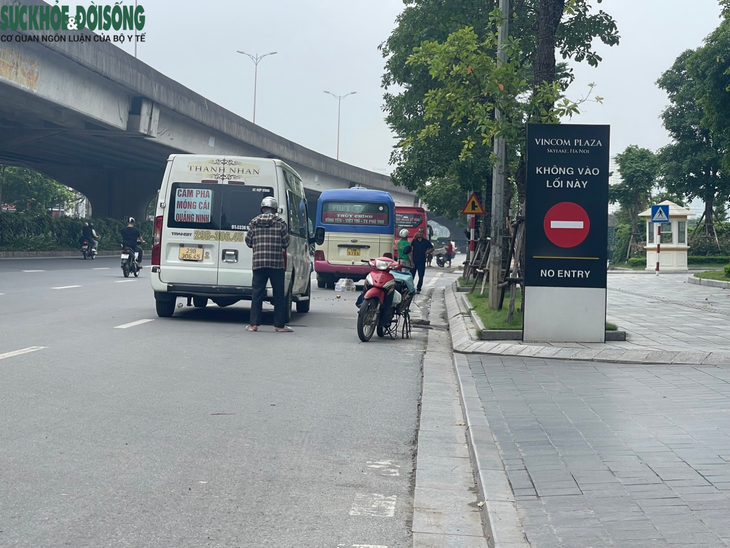 Loạn xe dù, bến cóc tại Hà Nội  - Ảnh 3.