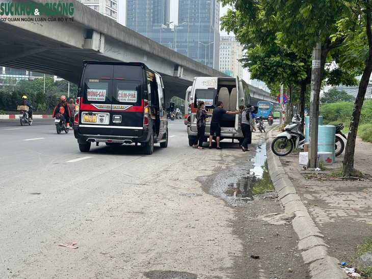 Loạn xe dù, bến cóc tại Hà Nội  - Ảnh 4.