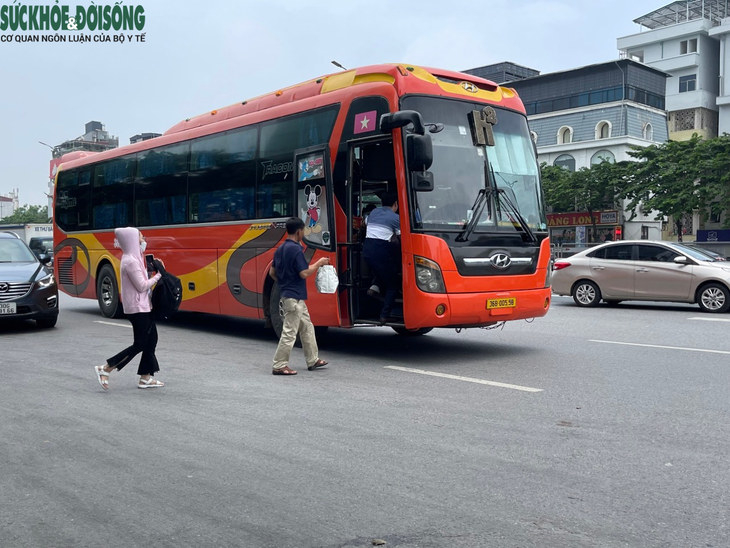 Loạn xe dù, bến cóc tại Hà Nội  - Ảnh 10.