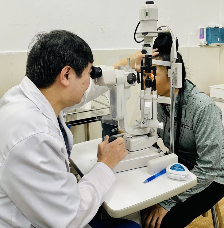 Bác sĩ HITEC 'mở lại' một bên 'cửa sổ tâm hồn' bị lỗi gần 40 năm, bằng kỹ thuật phaco nâng cao … - Ảnh 1. Bác sĩ HITEC 'mở lại' một bên 'cửa sổ tâm hồn' bị lỗi gần 40 năm, bằng kỹ thuật phaco nâng cao … - Ảnh 1.
