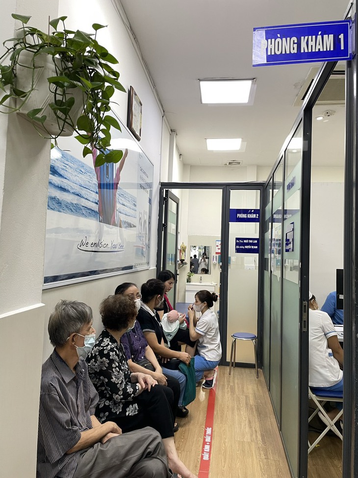 Bác sĩ HITEC 'mở lại' một bên 'cửa sổ tâm hồn' bị lỗi gần 40 năm, bằng kỹ thuật phaco nâng cao … - Ảnh 3. Bác sĩ HITEC 'mở lại' một bên 'cửa sổ tâm hồn' bị lỗi gần 40 năm, bằng kỹ thuật phaco nâng cao … - Ảnh 3.
