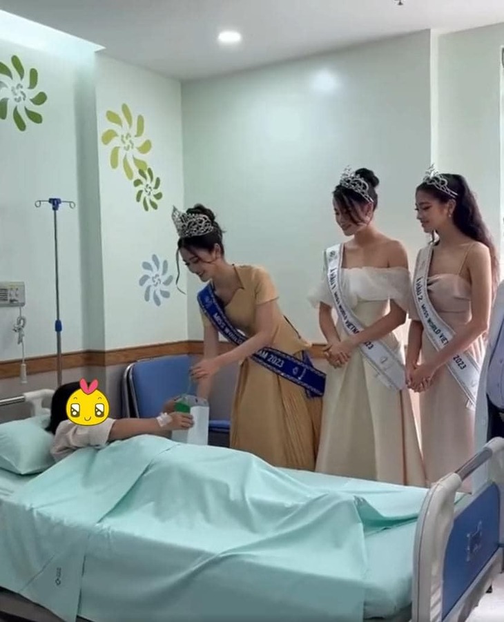 Thực hư đằng sau việc Hoa hậu Ý Nhi vướng tranh cãi khi đi từ thiện ở bệnh viện 5 sao - Ảnh 2. Thực hư đằng sau việc Hoa hậu Ý Nhi vướng tranh cãi khi đi từ thiện ở bệnh viện 5 sao - Ảnh 2.
