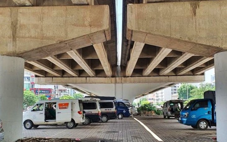 Bộ GTVT rút đề xuất sử dụng gầm cầu làm bãi trông xe