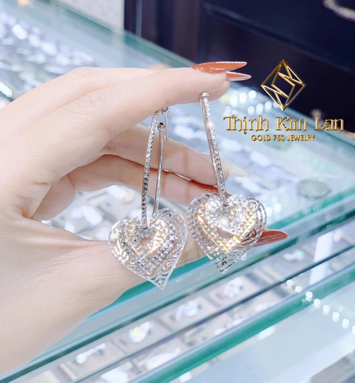 Tiệm Vàng Thịnh Kim Lan lý giải xu hướng sử dụng vàng 750 - phong cách trang sức mới năm 2023 - Ảnh 3. Tiệm Vàng Thịnh Kim Lan lý giải xu hướng sử dụng vàng 750 - phong cách trang sức mới năm 2023 - Ảnh 3.