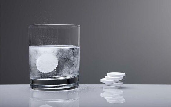 Lạm dụng thuốc giảm đau dạng sủi có thể làm trầm trọng bệnh tim