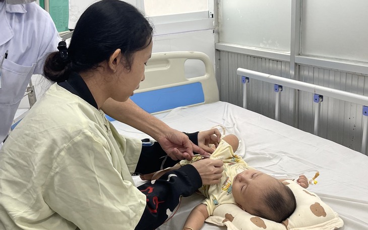 Bệnh tay chân miệng: Không lạm dụng thuốc, xét nghiệm gây tốn kém không cần thiết