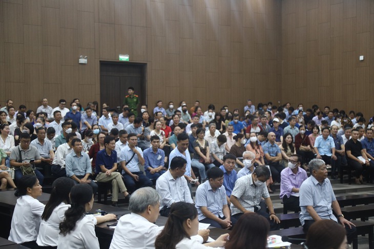 Vụ xét xử Chủ tịch tập đoàn Mường Thanh: Trả hồ sơ để tiếp tục điều tra - Ảnh 2. Vụ xét xử Chủ tịch tập đoàn Mường Thanh: Trả hồ sơ để tiếp tục điều tra - Ảnh 2.