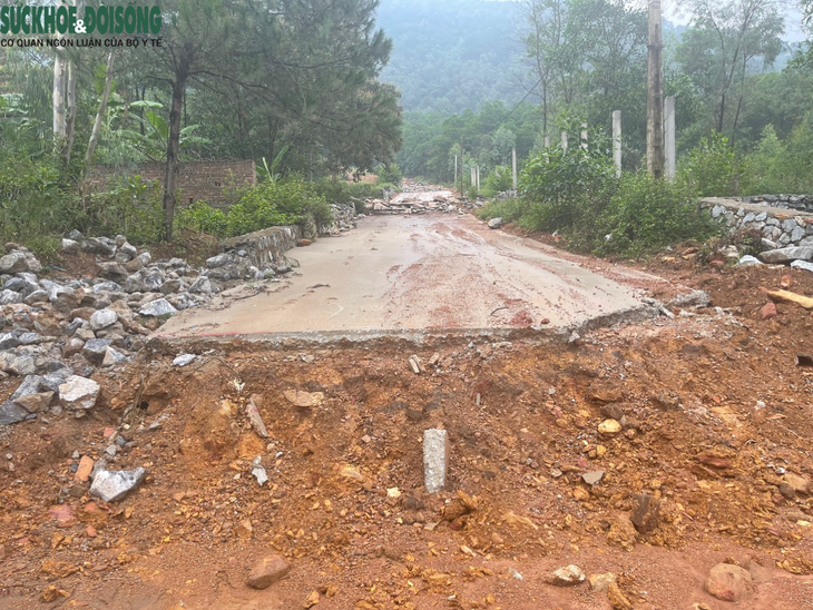 Sẽ tháo dỡ 5 công trình khu vực sạt lở vùi lấp hàng chục ô tô tại Sóc Sơn - Ảnh 3. Sẽ tháo dỡ 5 công trình khu vực sạt lở vùi lấp hàng chục ô tô tại Sóc Sơn - Ảnh 3.