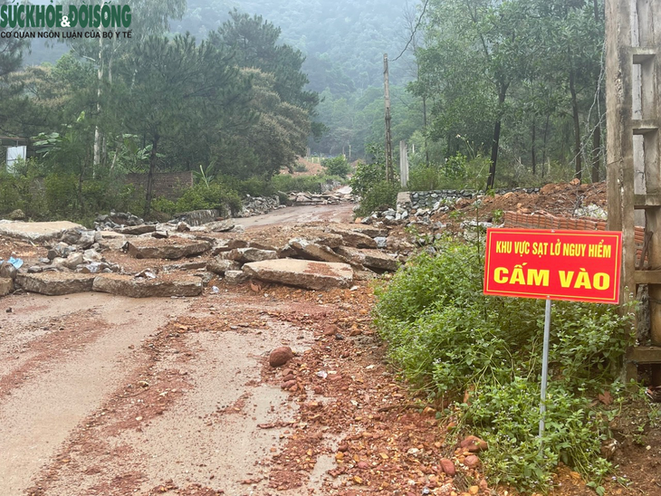 Sẽ tháo dỡ 5 công trình khu vực sạt lở vùi lấp hàng chục ô tô ở Sóc Sơn - Ảnh 3. Sẽ tháo dỡ 5 công trình khu vực sạt lở vùi lấp hàng chục ô tô ở Sóc Sơn - Ảnh 3.