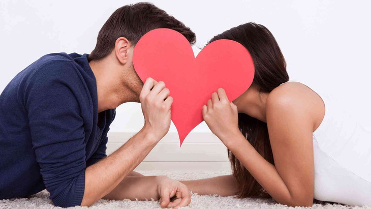 Mặc dù người đàn ông của bạn lúc nào cũng sẵn sàng nổ máy để cả hai cùng rồ ga nhưng bạn không nên lúc nào  cũng ở thế thụ động chờ đợi.