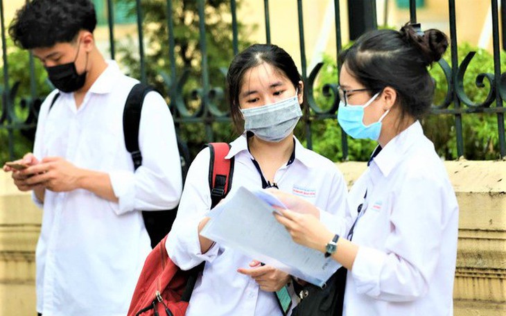 Thí sinh bồn chồn, suốt ruột ‘ngóng’ điểm chuẩn đại học năm 2023