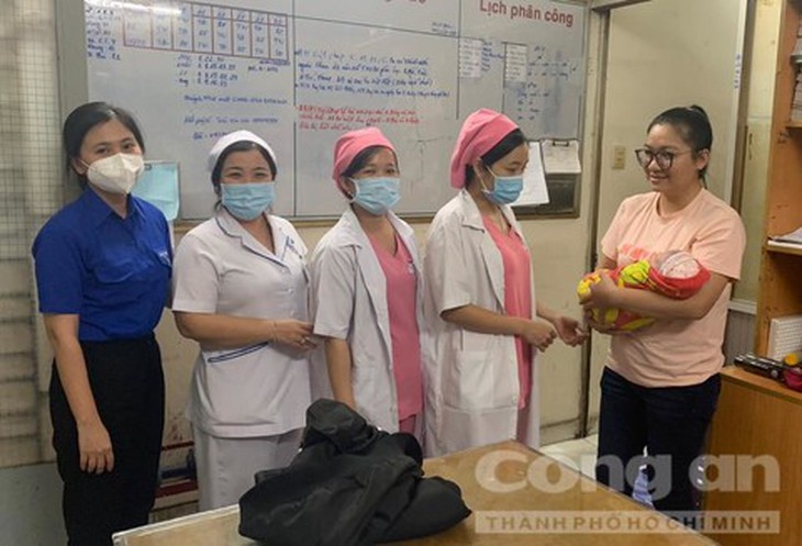 Phòng Cảnh sát hình sự Công an TPHCM phá chuyên án, bắt đối tượng mua bán trẻ sơ sinh - Ảnh 2.