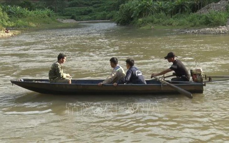 Tìm kiếm hai thiếu niên mất tích khi đi tắm suối cùng nhóm bạn
