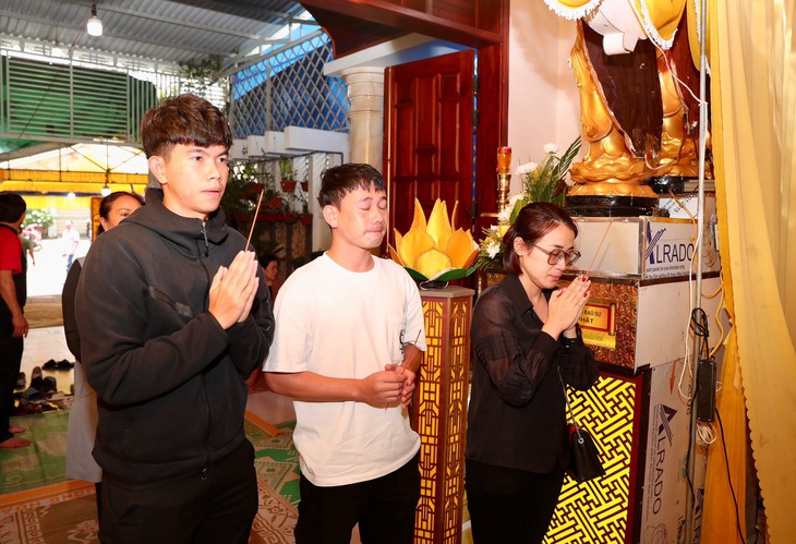 HLV Park Hang Seo, Bầu Đức đau xót nói về trợ lý vừa qua đời trong vụ tai nạn của CLB HAGL - Ảnh 5. HLV Park Hang Seo, Bầu Đức đau xót nói về trợ lý vừa qua đời trong vụ tai nạn của CLB HAGL - Ảnh 5.