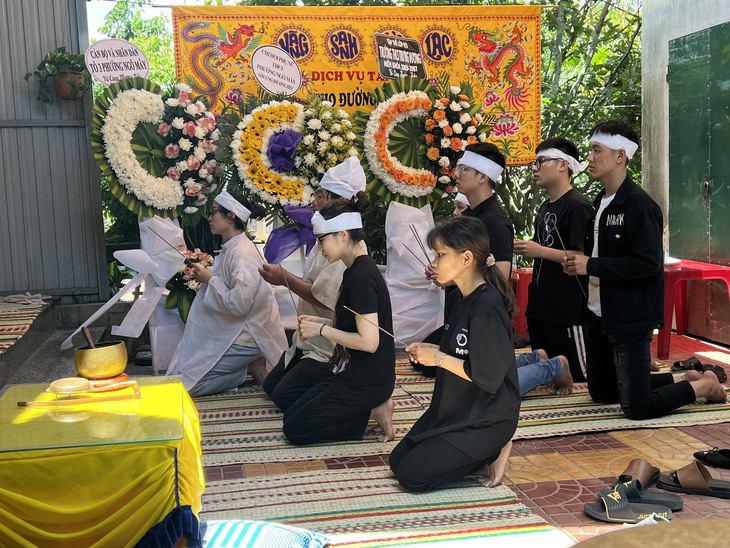 Bác sĩ CLB Hoàng Anh Gia Lai tử nạn: Quê hương đón về trong buồn thương - Ảnh 3. Bác sĩ CLB Hoàng Anh Gia Lai tử nạn: Quê hương đón về trong buồn thương - Ảnh 3.
