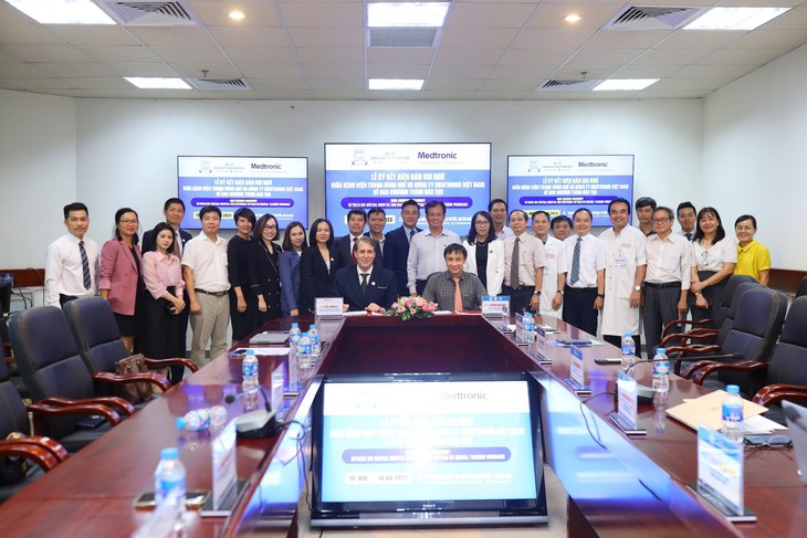 Bệnh viện Trung ương Huế kí kết hợp tác với Medtronic trong chương trình đào tạo dành cho các bác sĩ - Ảnh 3. Bệnh viện Trung ương Huế kí kết hợp tác với Medtronic trong chương trình đào tạo dành cho các bác sĩ - Ảnh 3.
