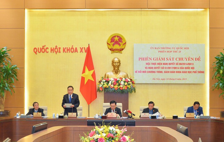 Bộ trưởng Bộ GD&ĐT kiến nghị bỏ việc giao Bộ soạn thảo thêm một bộ sách giáo khoa - Ảnh 1.