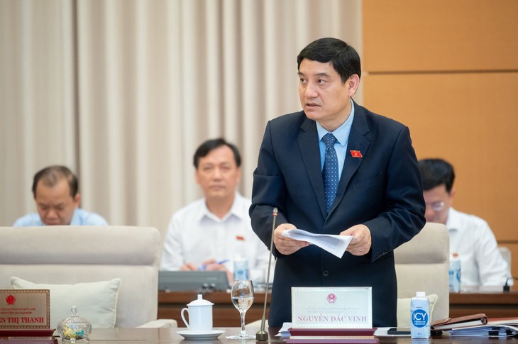 Bộ trưởng Bộ GD&ĐT kiến nghị bỏ việc giao Bộ soạn thảo thêm một bộ sách giáo khoa - Ảnh 3.