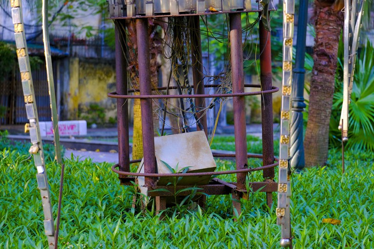 Người dân tiếc nuối vườn hoa bị lãng quên, xuống cấp ở Hà Nội - Ảnh 9.