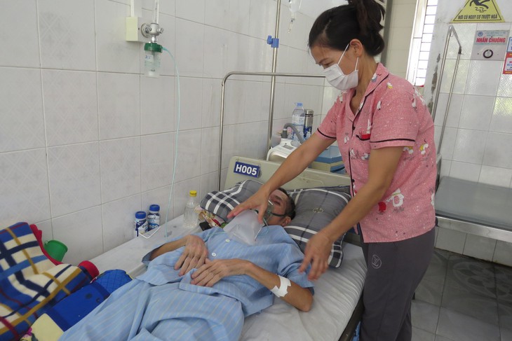 Vụ 8 công nhân mắc bụi phổi: Trang thiết bị bảo vệ cá nhân chưa đúng với ngành nghề sản xuất - Ảnh 2. Vụ 8 công nhân mắc bụi phổi: Trang thiết bị bảo vệ cá nhân chưa đúng với ngành nghề sản xuất - Ảnh 2.