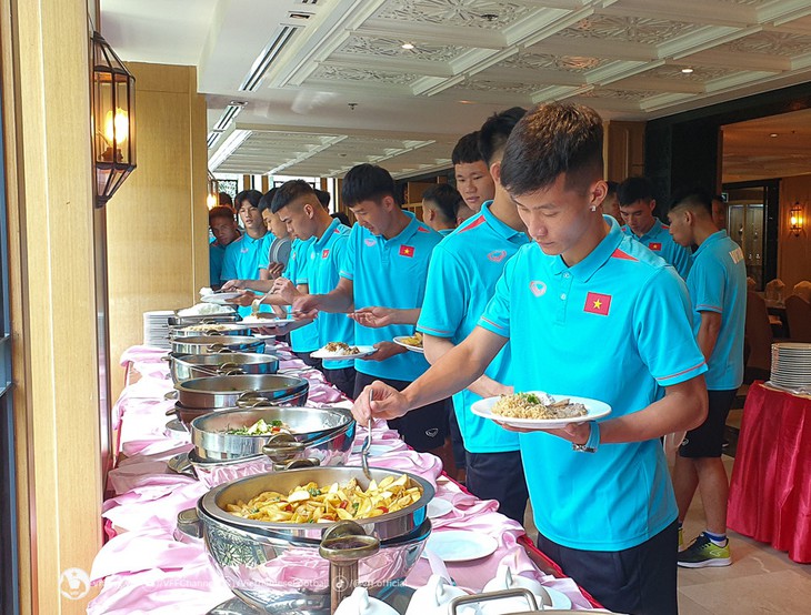 U23 Việt Nam đổ bộ Thái Lan, sẵn sàng bảo vệ ngôi vương U23 Đông Nam Á 2023 - Ảnh 4.