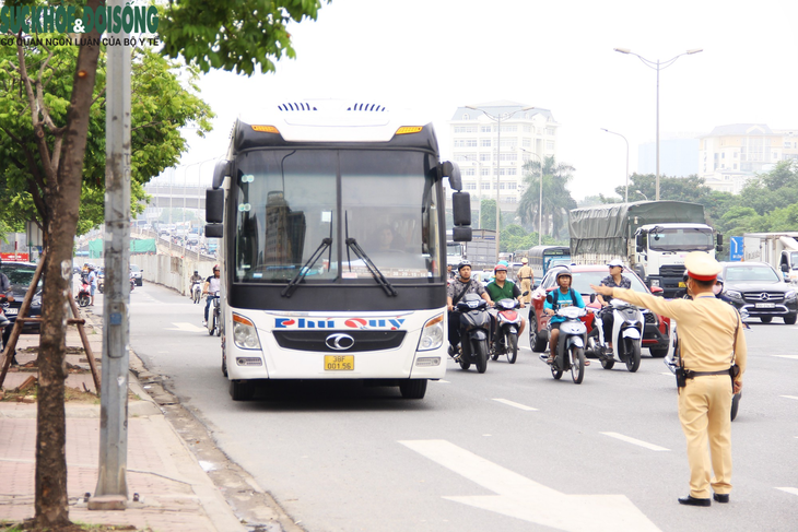 Tài xế "nhờn luật", liên tục xin xỏ, viện lý do khi bị CSGT xử lý - Ảnh 2. Tài xế "nhờn luật", liên tục xin xỏ, viện lý do khi bị CSGT xử lý - Ảnh 2.