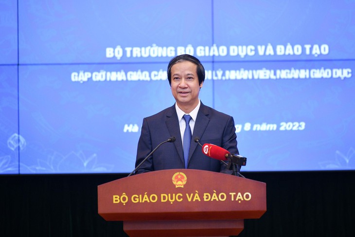 Bộ trưởng GD&ĐT: 'Tôi có phần căng thẳng vì đây là lần đầu gặp gần 1 triệu giáo viên" - Ảnh 1. Bộ trưởng GD&ĐT: 'Tôi có phần căng thẳng vì đây là lần đầu gặp gần 1 triệu giáo viên" - Ảnh 1.