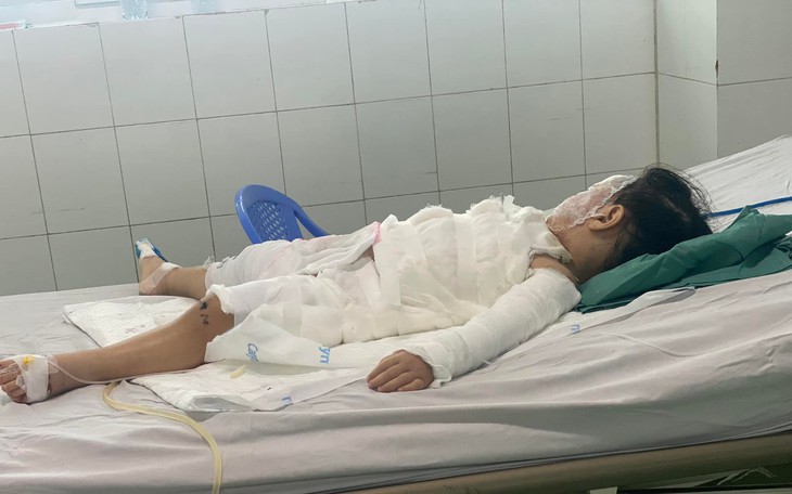 Cấp cứu kịp thời bé 2 tuổi uống nhầm nước tẩy bồn cầu