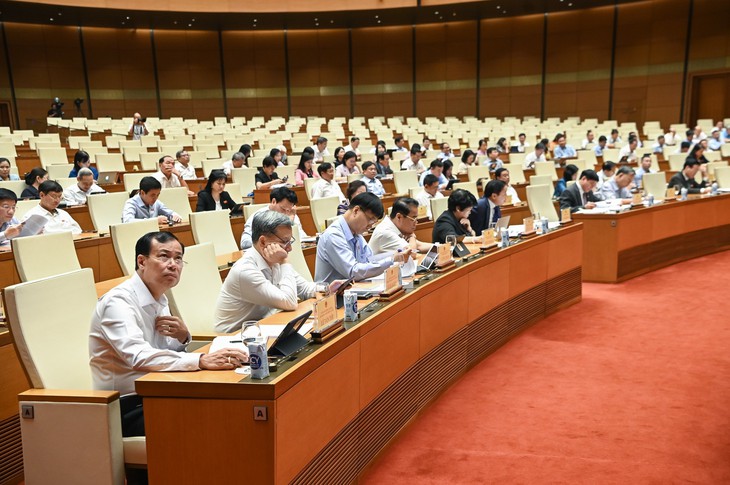 Chủ tịch Quốc hội: Nhiều vấn đề tồn tại và đang bức xúc trong xã hội đã được kịp thời xem xét, giải quyết - Ảnh 4. Chủ tịch Quốc hội: Nhiều vấn đề tồn tại và đang bức xúc trong xã hội đã được kịp thời xem xét, giải quyết - Ảnh 4.