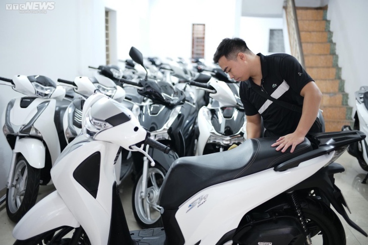 Ngày đầu định danh biển số: Honda SH biển số đẹp rớt giá trăm triệu đồng - Ảnh 1. Ngày đầu định danh biển số: Honda SH biển số đẹp rớt giá trăm triệu đồng - Ảnh 1.