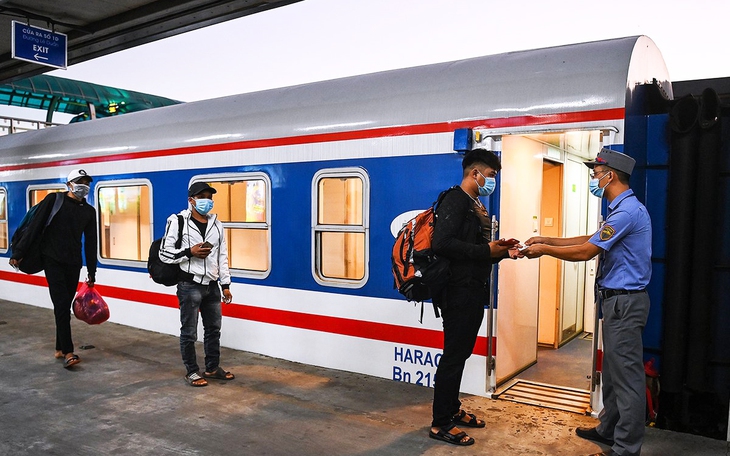 Vé máy bay, tàu hỏa "ế ẩm" giá vẫn đắt dịp lễ Quốc khánh 2/9