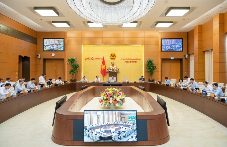 Lương tăng khiến loạt mặt hàng tăng theo, chưa có dấu hiệu hạ nhiệt khiến cử tri, nhân dân lo ngại - Ảnh 1.
