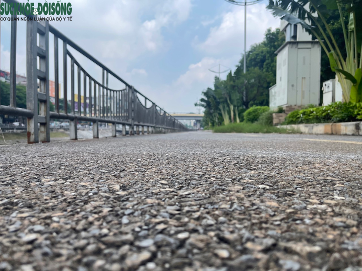 Bất ngờ diện mạo mới của tuyến đường đi bộ ven sông Tô Lịch - Ảnh 2.