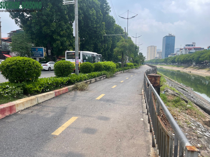Bất ngờ diện mạo mới của tuyến đường đi bộ ven sông Tô Lịch - Ảnh 3.
