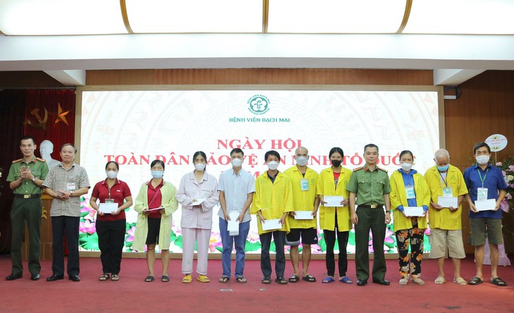 Tăng cường phối hợp bảo đảm tốt an ninh trật tự tại bệnh viện - Ảnh 2. Tăng cường phối hợp bảo đảm tốt an ninh trật tự tại bệnh viện - Ảnh 2.
