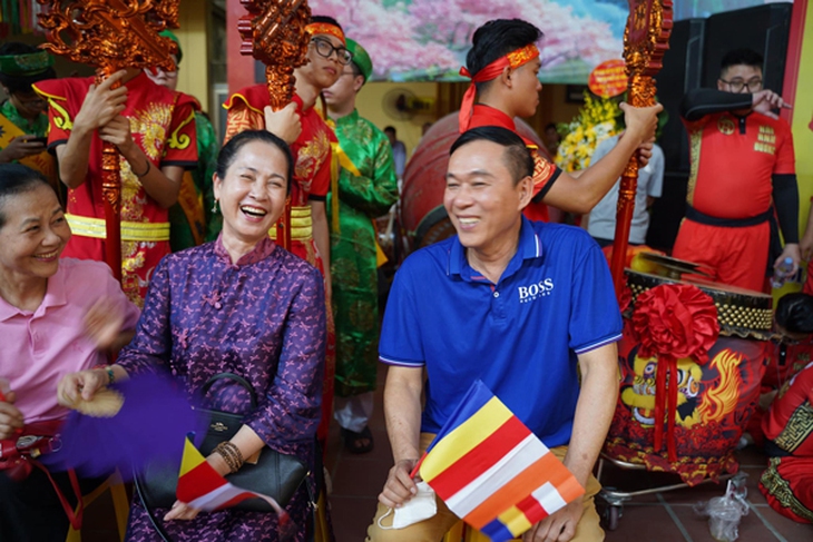 Tuổi 62, NSND Lan Hương được chồng nhắn gửi 'mình không chán nhau bạn nhé' - Ảnh 7.