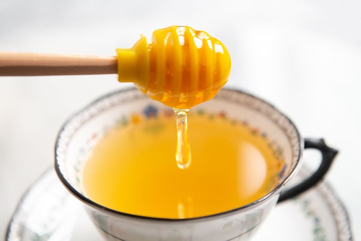 Giao mùa, tìm hiểu 6 lý do nên uống nước chanh và mật ong hàng ngày - Ảnh 1. Giao mùa, tìm hiểu 6 lý do nên uống nước chanh và mật ong hàng ngày - Ảnh 1.