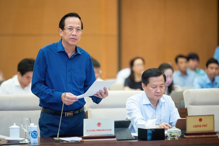 72% người rút BHXH một lần ở khu vực phía Nam, miền Trung, tuyệt đại là công nhân - Ảnh 3. 72% người rút BHXH một lần ở khu vực phía Nam, miền Trung, tuyệt đại là công nhân - Ảnh 3.