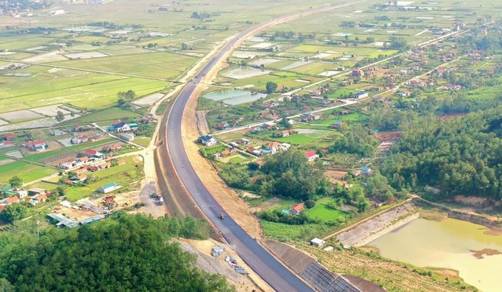 Ngày đêm thi công cao tốc Nghi Sơn – Diễn Châu trước ngày thông xe 2/9 - Ảnh 2. Ngày đêm thi công cao tốc Nghi Sơn – Diễn Châu trước ngày thông xe 2/9 - Ảnh 2.